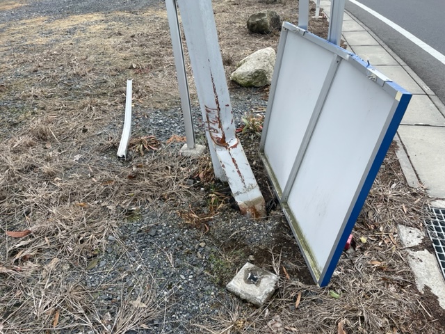茨城県笠間市　ゴルフ場誘導看板の修繕を行わせて頂きました。