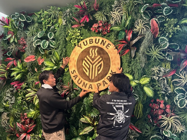 焼き入り看板取付風景 a494897e3251ddabe2cb69312598ba6d