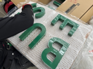 つくば市　壁面バックチャンネル文字の設計、作成、施工報告です。