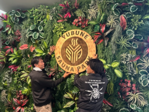 木製看板をバーナーで炙ってダメージ加工しました(^^♪