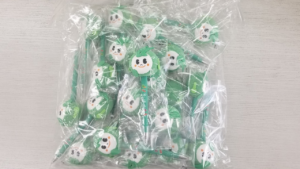 茨城県鉾田市　マスコットキャラクターのぬいぐるみペンを製作しました