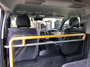 茨城県阿見町の公用車にラッピング・アクリルパーテーションを取り付けました。