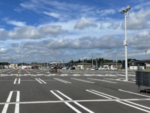 茨城県つくば市ショッピングセンター駐車場に駐車エリアの看板を施工致しました。